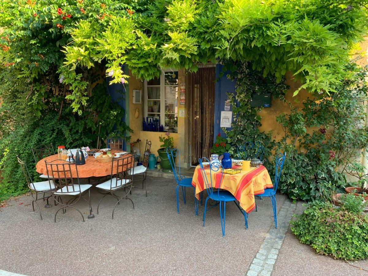 Hotel La Sarrasine Villes-sur-Auzon Exterior foto